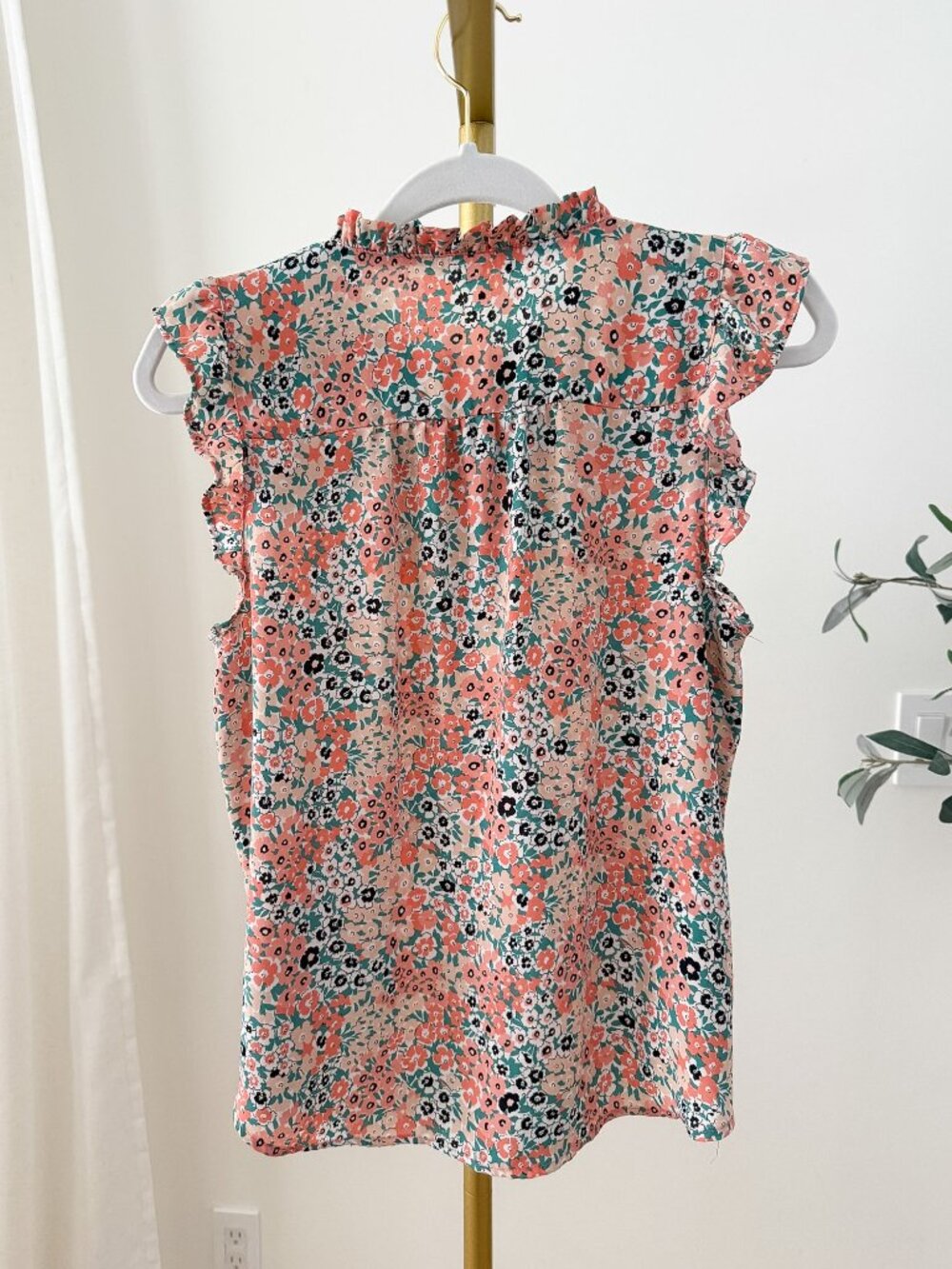 LOFT Smocked Ditsy Floral Blouse | Flutter Sleeve | Ruffle Neck | Size S - Picture 5 of 10